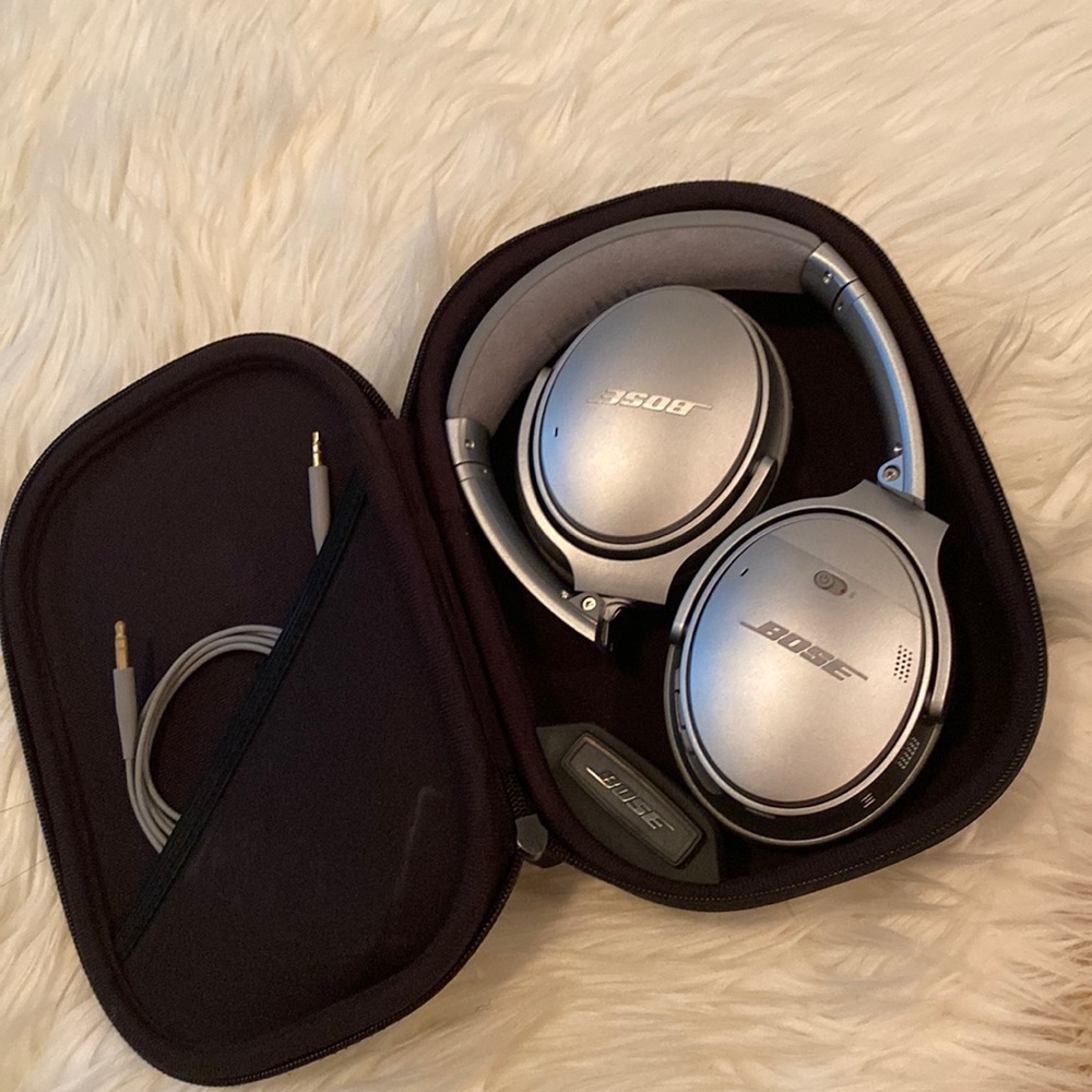 Bose - QuietComfort 35 II Wireless Noise Cancelling Over-the-Ear Headphone